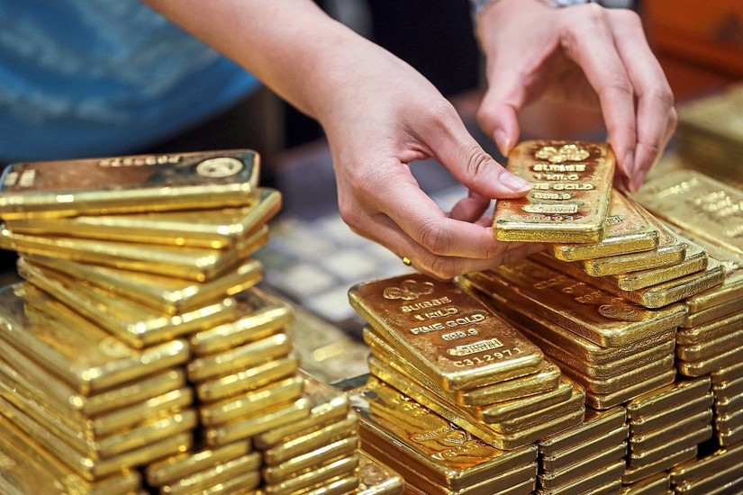 Giá vàng thế giới nhảy vọt, trong nước vẫn 'lình xình' dưới mốc 69 triệu đồng