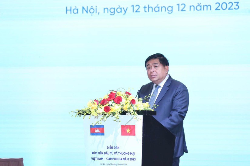 Bộ trưởng Kế hoạch và Đầu tư Nguyễn Chí Dũng đề nghị Việt Nam - Campuchia cần tập trung đầu tư một số dự án lớn, có tính đột phá. Ảnh: MPI