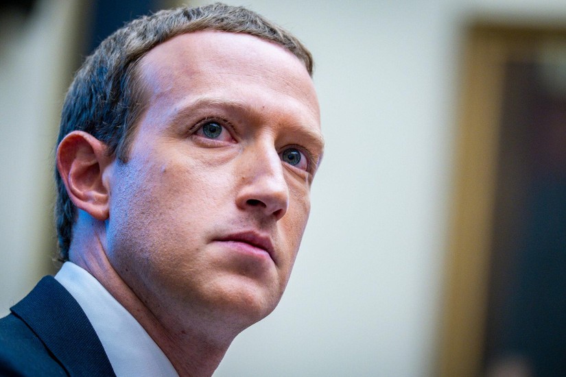 CEO Facebook "bay màu" 6 tỷ USD sau sự cố sập mạng xã hội toàn cầu
